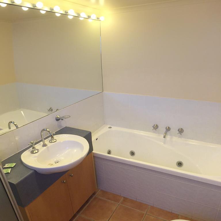Horizons Beachfront Apartment Порт-Фейри Номер фото