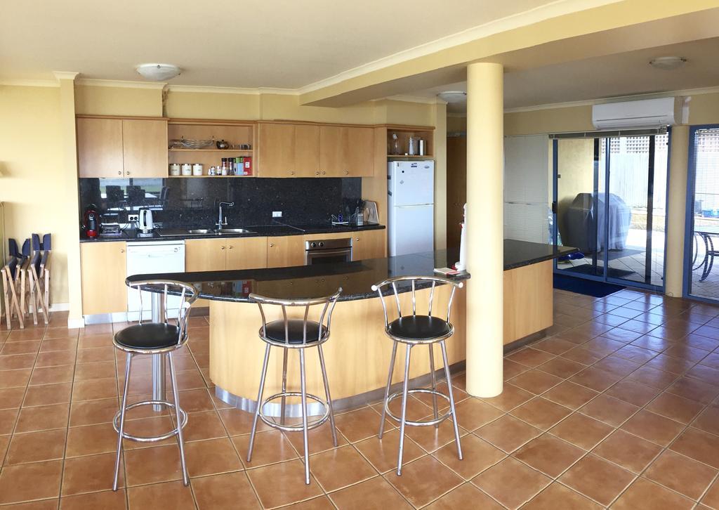 Horizons Beachfront Apartment Порт-Фейри Экстерьер фото